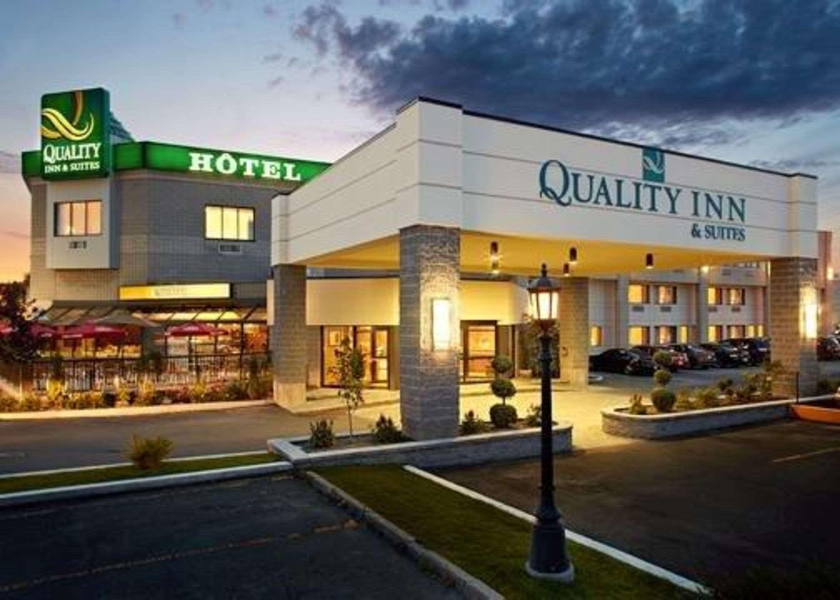 Quality Inn & Suites Brossard Exteriör bild